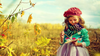 Girl hat dress autumn fire - little free wallpaper