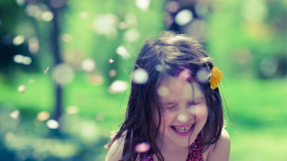 Little girl grass flower hair - her hair and a flower free wallpaper