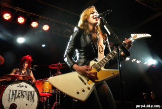 Woman playing guitar stage microphone 6 - a woman playing free wallpaper