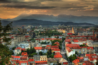 City mountains cloudy sky red - a few building free wallpaper
