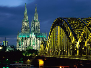 Cathedral night bridge boat water - a bridge in front free wallpaper