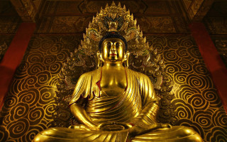 Golden buddha statue red carpet - floor free wallpaper