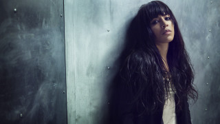 Woman leaning wall head hand - the wall free wallpaper