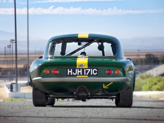 Green car yellow stripe driving - the back of its free wallpaper