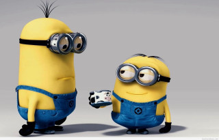 Minions couple mug cellphone holding - cute free wallpaper
