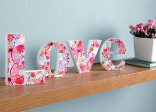 Wooden shelf love flower butterfly - a wooden shelf free wallpaper