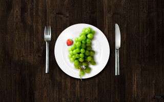 Grapes tomato plate fork knife - a wooden table top free wallpaper