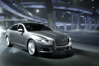 Silver car night tunnel building - a silver car free wallpaper