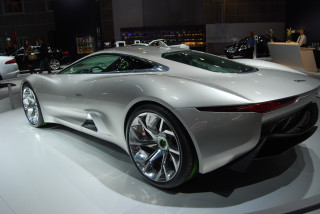 Silver sports car showroom people 2 - a showroom free wallpaper