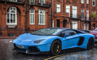 Blue sports car wet street - andrew law free wallpaper