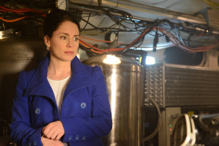 Woman blue coat machine wires - a machine free wallpaper