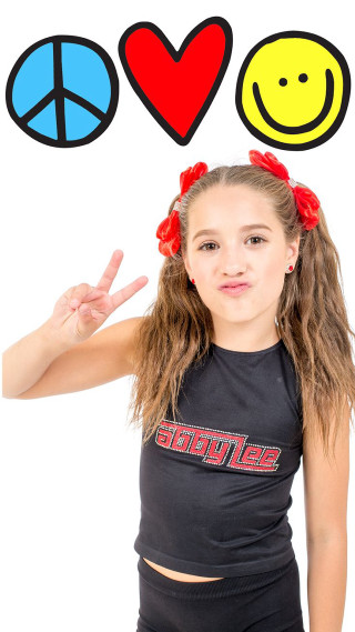 Girl peace sign smiley face - pop art free wallpaper