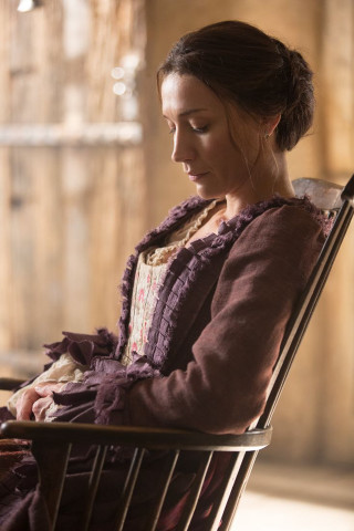 Woman sitting chair cell phone - renaissance free wallpaper