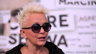Blonde woman black sunglasses stage - eva švankmajerová free wallpaper