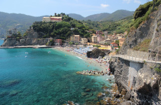 Beach hill town castle bridge - a hill in the background free wallpaper