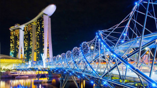 Bridge water night lights building 10 - a building in the background free wallpaper