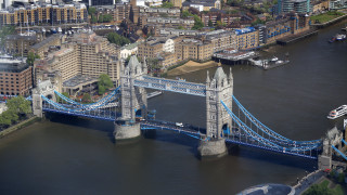 Bridge river city boat background - over a river free wallpaper