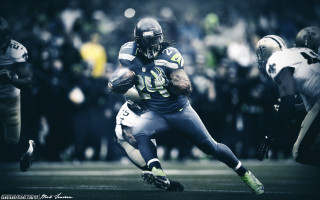 Football player running ball crowd 3 - the sideline free wallpaper