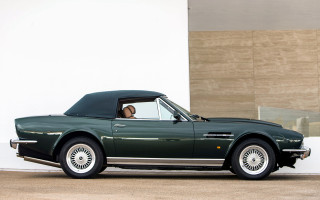 Green sports car neoclassicism digital - a green sports car free wallpaper
