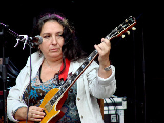 Woman guitar stage microphone stand - billie waters free wallpaper