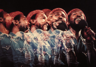 Men singing microphone crowd hats - a crowd of people free wallpaper