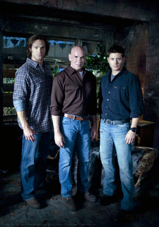 Three men brick wall room - a room free wallpaper