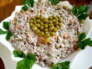 Plate food olives heart parsley - constructivism free wallpaper