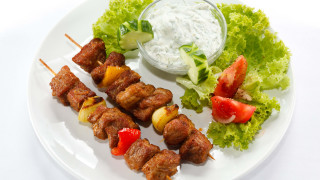 Plate meat vegetables dressing dip - a plate of food free wallpaper