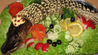 Fish vegetables plate food dinner - a plate of food free wallpaper