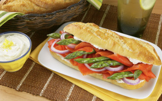 Sandwich with tomatoes delicious fresh - a plate next free wallpaper