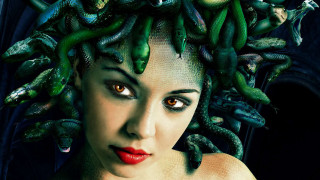 Woman green snakes head eyes - a green snake free wallpaper