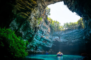 Boat cave group blue water - the cave free wallpaper