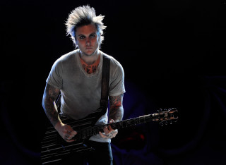 Mohawk man guitar dark shock - the dark free wallpaper