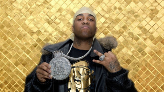 Medal holding man gold background - dr. atl free wallpaper