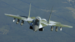 Military jet landing gear flying - inframe free wallpaper