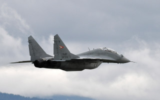 Fighter jet cloudy sky red 2 - a red arrow free wallpaper