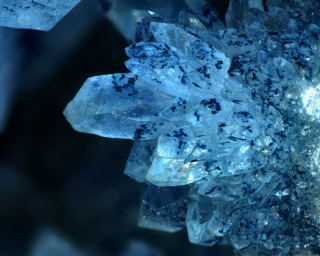 Snowflake closeup blue background blurry 2 - octane renderer free wallpaper