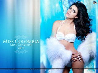 Woman white bikini fur coat 2 - a white bikini free wallpaper
