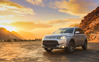 Silver suv dirt road sunset - a silver suv free wallpaper