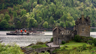 Boat castle mountain water scenery - a boat free wallpaper