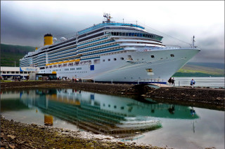 Cruise ship docked man foreground - a dock free wallpaper
