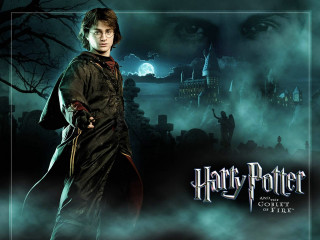 Harry potter character castle full 2 - a full moon in the background free wallpaper for desktop