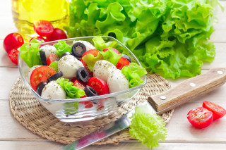 Salad bowl knife tomatoes lettuce - professional free wallpaper