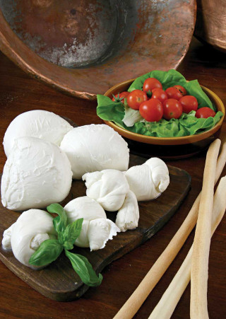 Wooden cuttingboard cheese vegetables tomatoes - coppo di marcovaldo free wallpaper