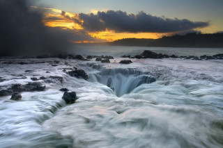 Large body water rocks sunset - rock and water free wallpaper