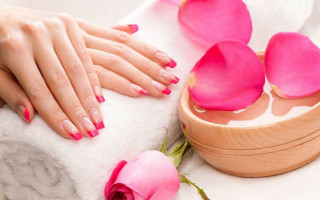 Pink manicures wooden bowl pink - a womans hand free wallpaper