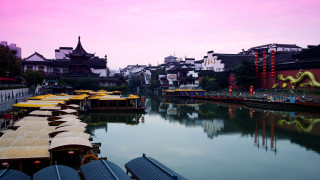 River boats buildings dusk pink - a pink sky above free wallpaper
