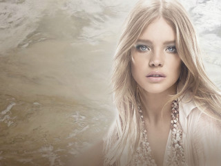 Blonde woman mountain beach outdoor - bettina heinenayech free wallpaper