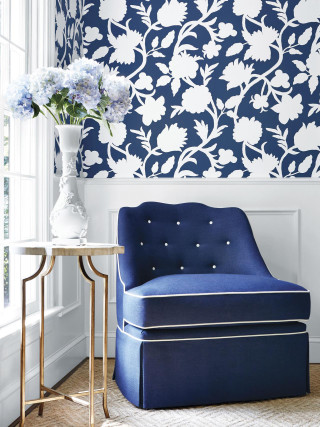 Blue chair white vase flowers - a white vase free wallpaper