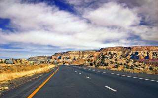 Road mountain cloudy sky background - a cloudy sky above free wallpaper